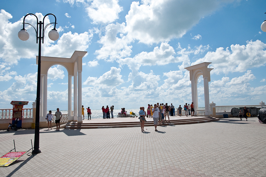 Туристы стран дальнего зарубежья в Евпатории