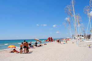 Декорации на пляже в Поповке — Казантип